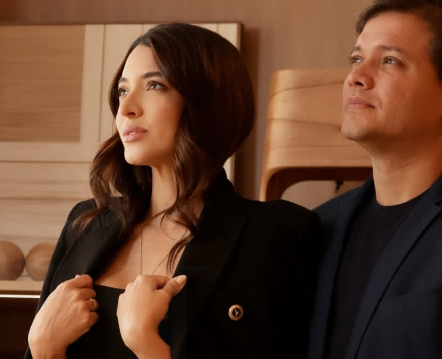 Raysa Carneiro e Alecio Almeida, sócios da Unique Homes, em ambiente de alto padrão